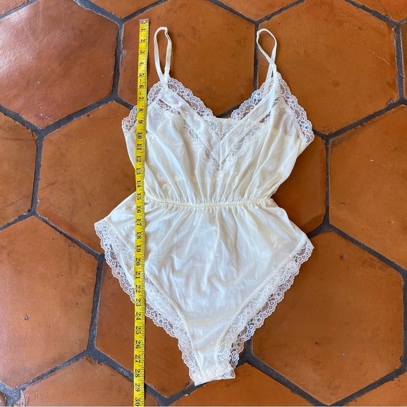 Vintage 80s Lingerie Teddy Bodysuit Ivory Bride Lace Pin Up Adjustable Medium M - Picture 8 of 8